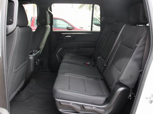 Used 2025 Chevrolet Suburban LS image 33