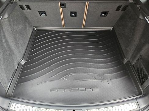 New 2026 Porsche Macan image 23