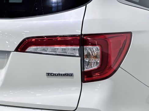 Used 2019 Honda Pilot Touring image 12