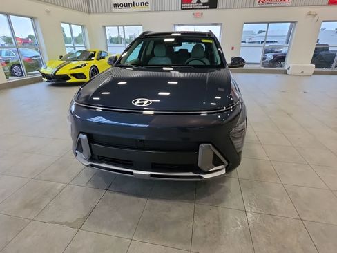 Used 2024 Hyundai Kona Limited AWD/4WD image 2