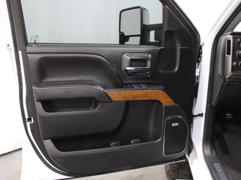 Used 2019 Chevrolet Silverado 2500 High Country w/ Duramax Plus Package image 6