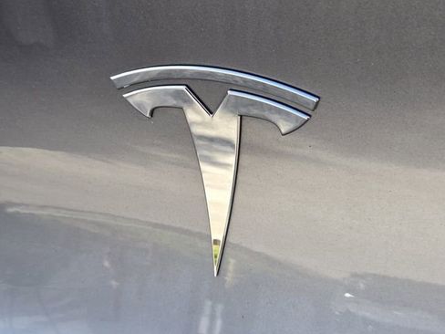 Used 2025 Tesla Model Y Long Range image 11
