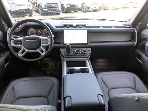 Used 2025 Land Rover Defender 110 S image 29