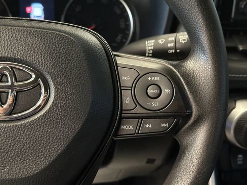 Used 2021 Toyota RAV4 LE FWD image 11