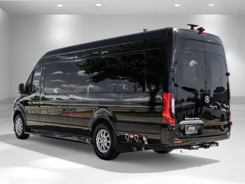 Used 2020 Mercedes-Benz Sprinter 3500 w/ Windows All Around Package image 8