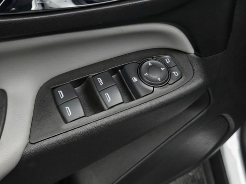 Used 2022 Chevrolet Equinox LS image 10