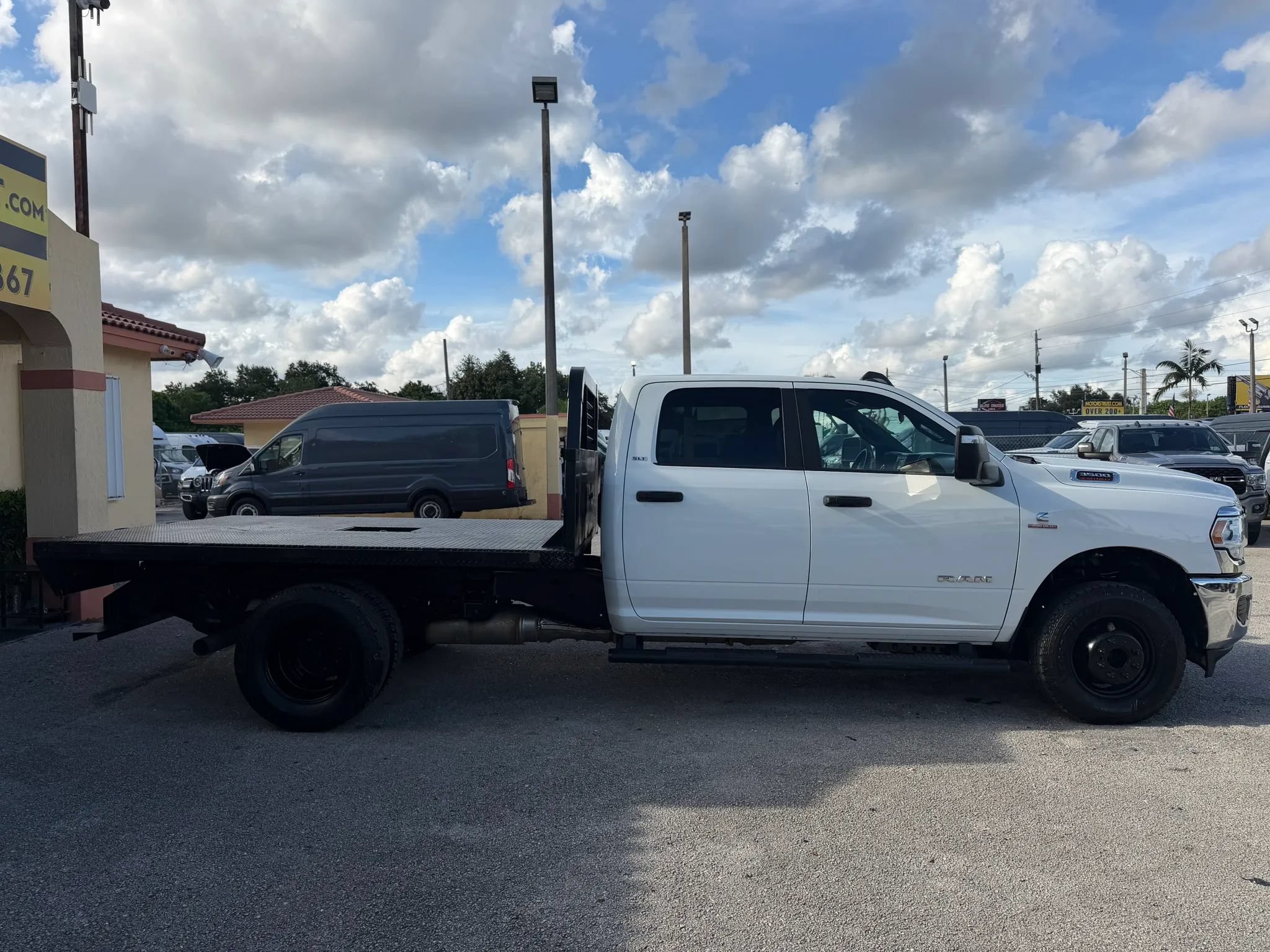Used 2024 RAM 3500 4x4 Crew Cab SLT DRW w/ Quick Order Package 2YG SLT image 6