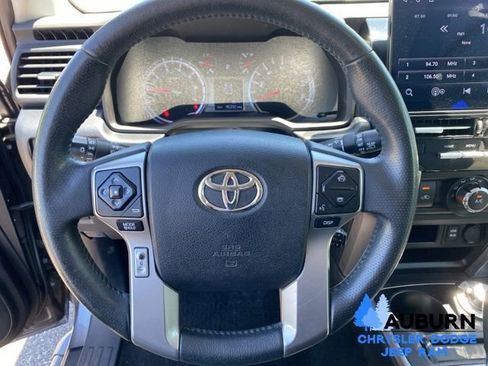 Used 2018 Toyota 4Runner SR5 Premium AWD/4WD image 35