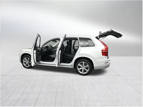 Used 2022 Volvo XC90 T5 Momentum FWD image 34