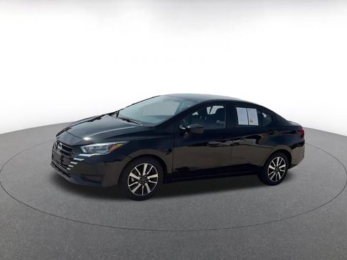 Used 2025 Nissan Versa SV FWD image 5