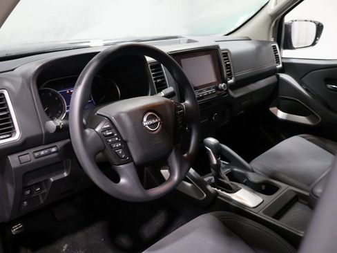 Used 2024 Nissan Frontier SV image 7