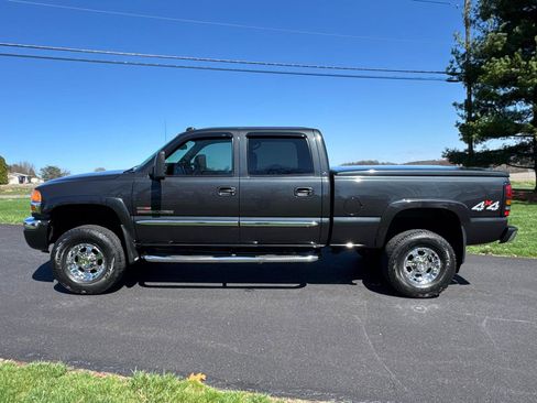 Used 2005 GMC Sierra 2500 SLE w/ Heavy-Duty Power Package image 3