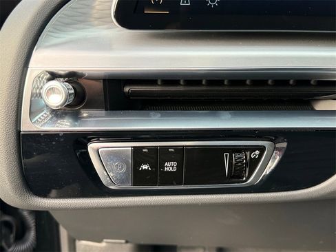 Used 2024 Cadillac Lyriq Luxury image 24