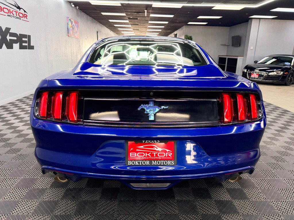 Used 2015 Ford Mustang Coupe RWD image 12