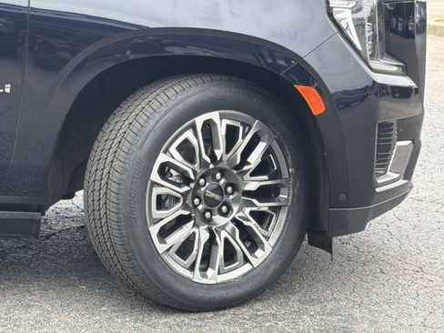 Used 2024 GMC Yukon XL Denali Ultimate AWD/4WD image 5