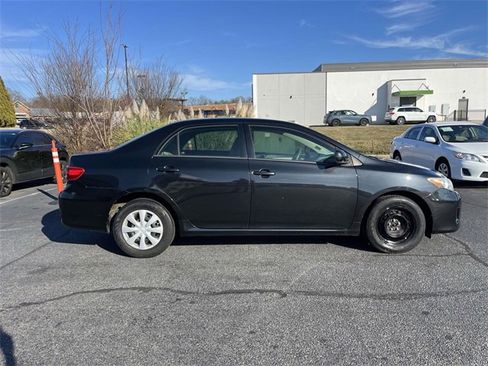 Used 2013 Toyota Corolla LE image 2