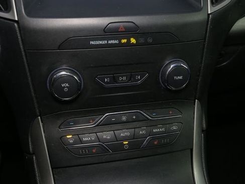 Used 2019 Ford Edge SEL w/ Equipment Group 201A AWD/4WD image 24