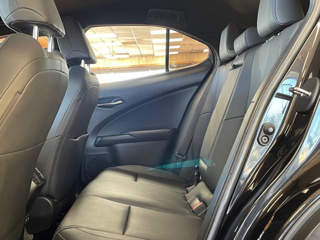 Used 2021 Lexus UX 200 FWD image 17