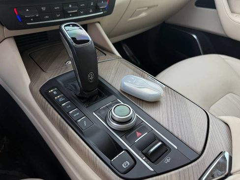 Used 2019 Maserati Levante S GranLusso AWD/4WD image 12