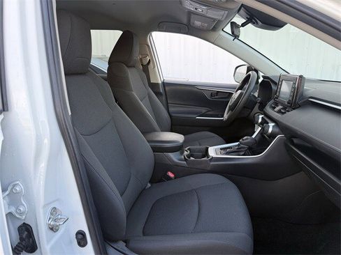 Used 2020 Toyota RAV4 LE image 28