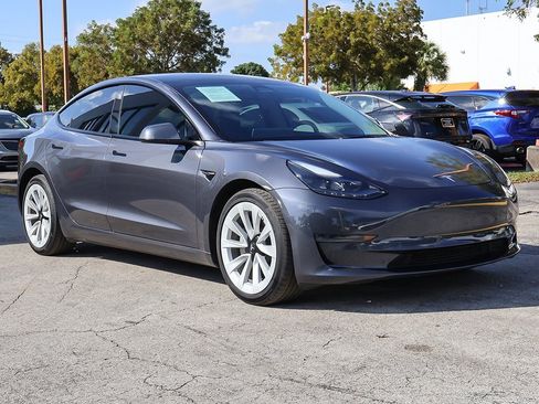 Used 2023 Tesla Model 3 Standard Range image 2