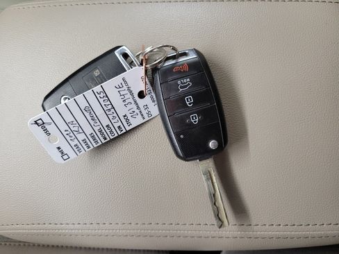 Used 2020 Kia Sorento LX FWD image 27