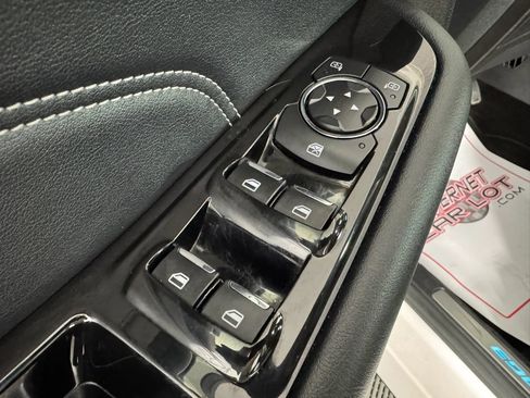Used 2017 Ford Edge Titanium w/ Technology Package FWD image 40