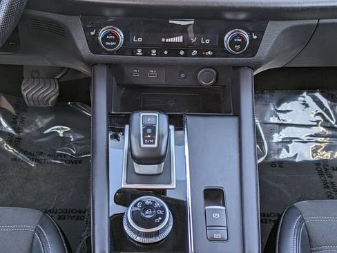 Used 2024 Mitsubishi Outlander SE FWD image 19