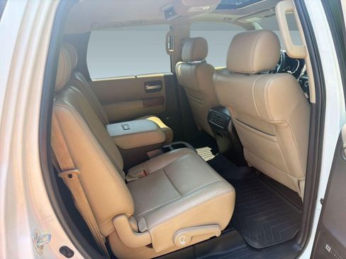 Used 2019 Toyota Sequoia Platinum AWD/4WD image 30