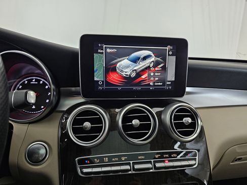 Used 2018 Mercedes-Benz GLC 300 4MATIC image 36