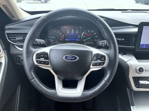 Used 2022 Ford Explorer XLT w/ Equipment Group 202A image 11