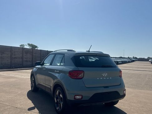 Used 2025 Hyundai Venue SEL FWD image 15
