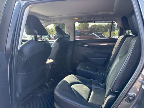 Used 2023 Toyota Highlander Platinum AWD/4WD image 31