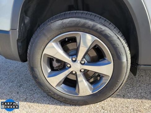 Used 2019 Jeep Cherokee Limited w/ Technology Group AWD/4WD image 5