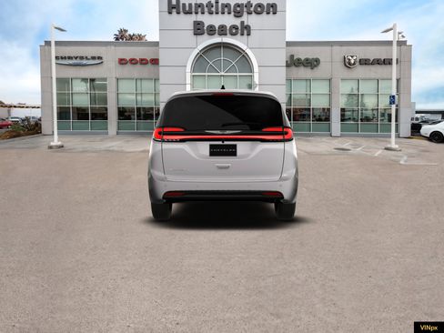 New 2026 Chrysler Pacifica Select image 6