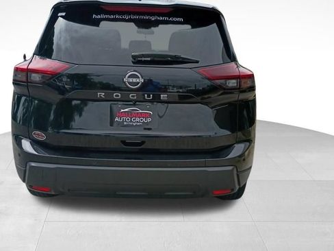 Used 2024 Nissan Rogue S FWD image 4