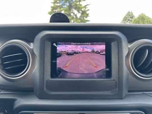 Used 2023 Jeep Gladiator Sport AWD/4WD image 24