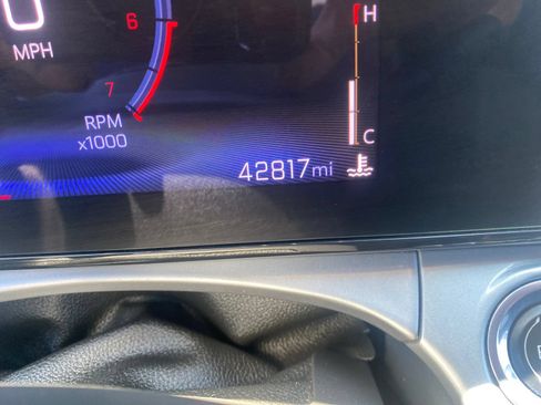 Used 2024 Chevrolet Trax LT FWD image 19