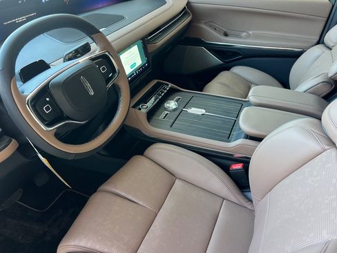 New 2026 Lincoln Navigator L Black Label AWD/4WD image 8