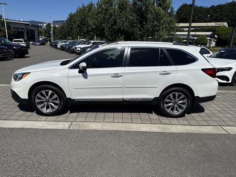 Used 2017 Subaru Outback 3.6R Touring w/ Popular Package #5A AWD/4WD image 6