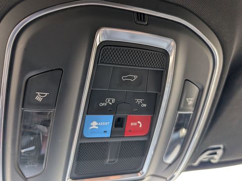 Used 2024 Jeep Wagoneer L Series II RWD image 19