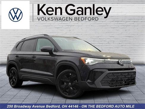 New 2026 Volkswagen Taos SE image 1