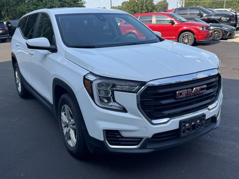 Used 2024 GMC Terrain SLE AWD/4WD image 3