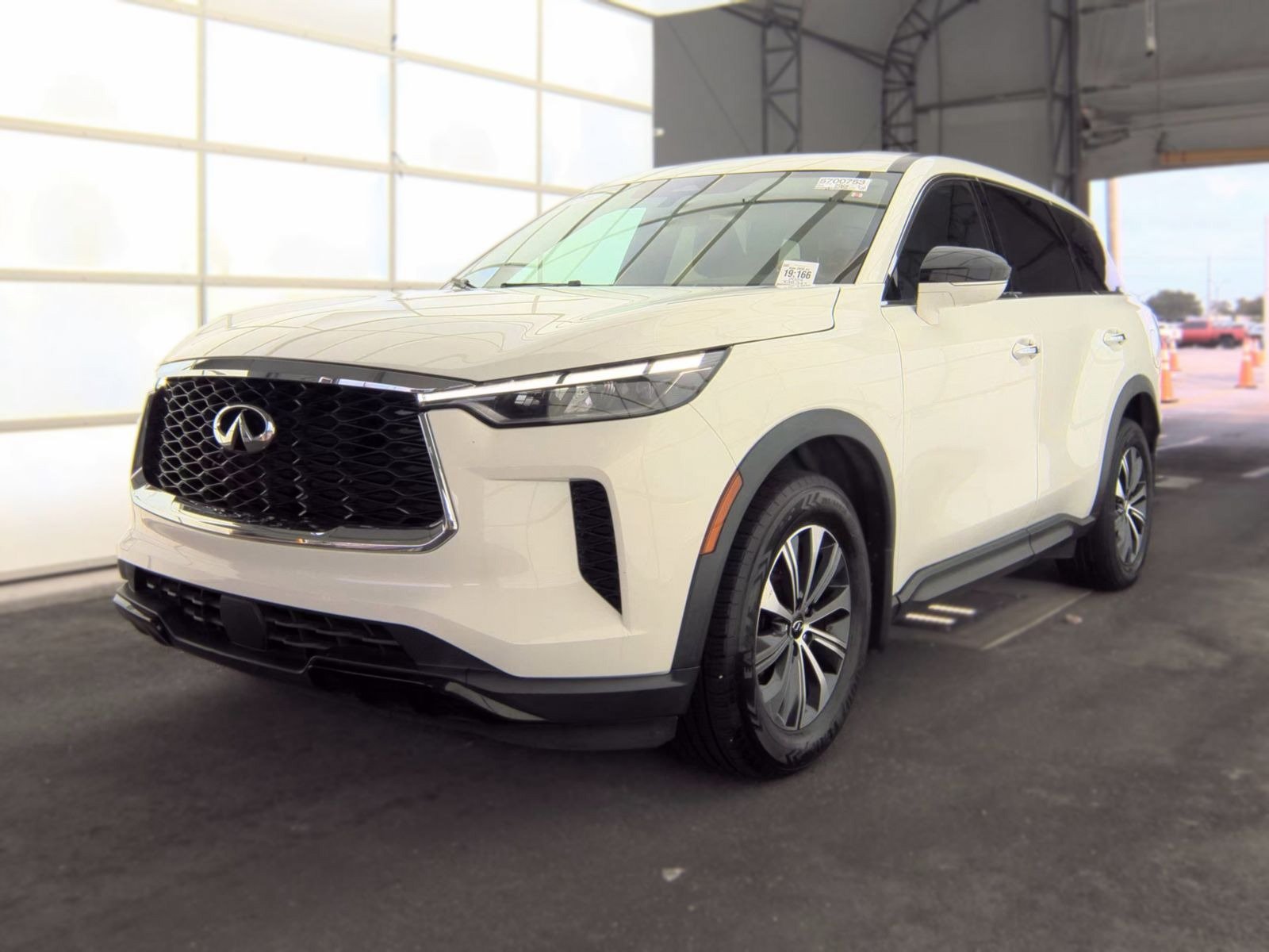 Used 2024 INFINITI QX60 Pure AWD/4WD image 1