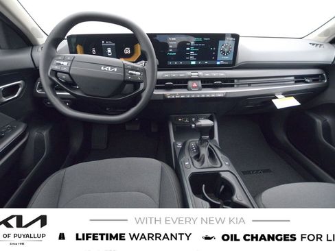 New 2025 Kia K4 LXS image 17
