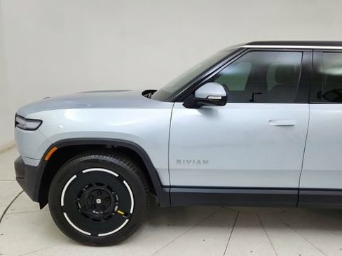 Used 2025 Rivian R1S Adventure image 4