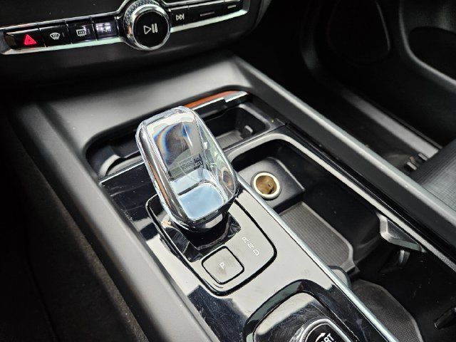 Certified 2023 Volvo XC60 T8 Ultimate w/ Protection Package AWD/4WD image 27
