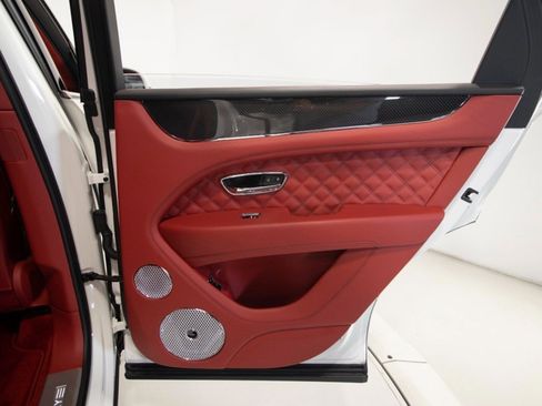 Used 2022 Bentley Bentayga image 59