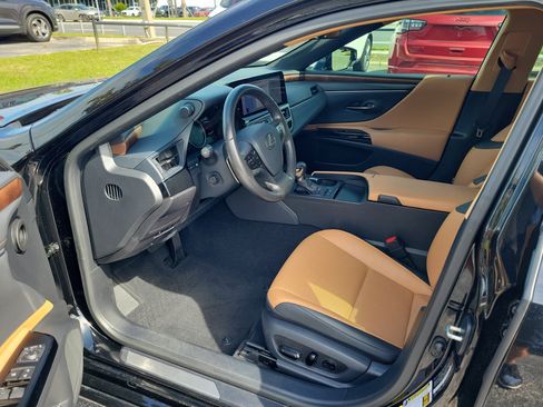 Used 2024 Lexus ES 300h w/ Premium Package FWD image 12