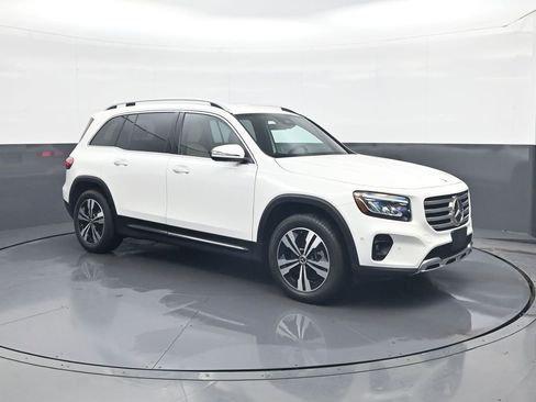 Used 2025 Mercedes-Benz GLB 250 4MATIC image 1